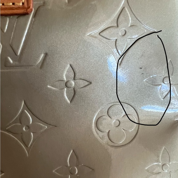 Louis Vuitton Monogram Vernis Reade PM tote bag in sage green patent leather. - Picture 14 of 17